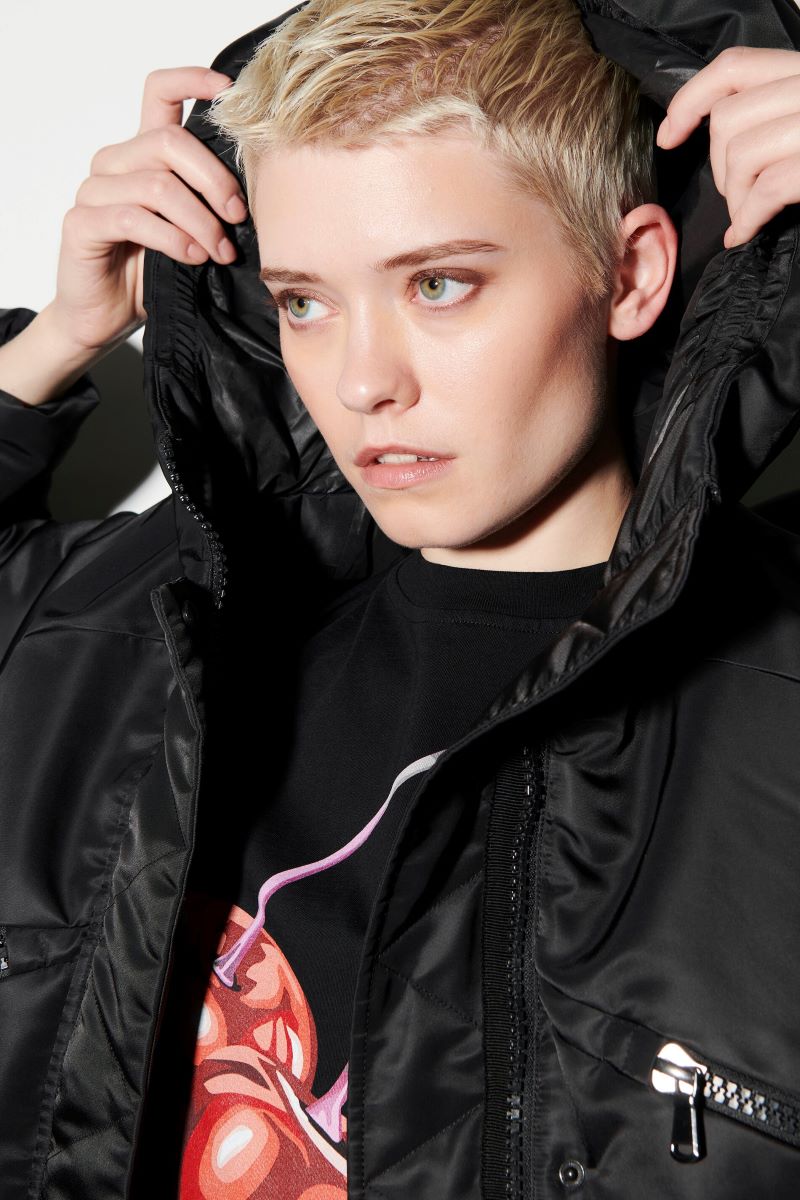 Luisa_Cerano_Outdoorjacke_mit_Zipperdetails_498581412901_04_min.jpg