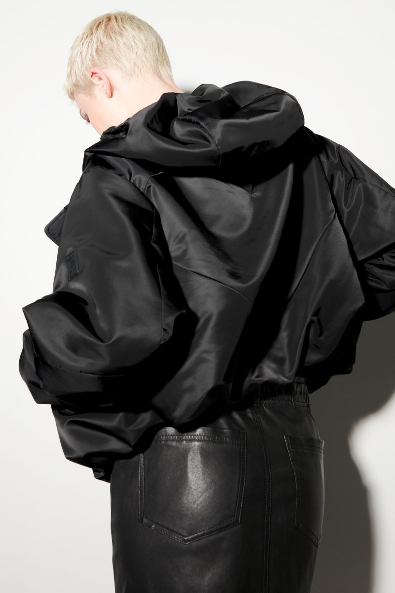Luisa_Cerano_Outdoorjacke_mit_Zipperdetails_498581412901_03_min.jpg