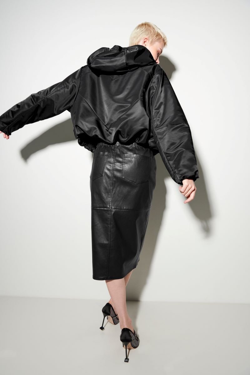 Luisa_Cerano_Outdoorjacke_mit_Zipperdetails_498581412901_01_min.jpg