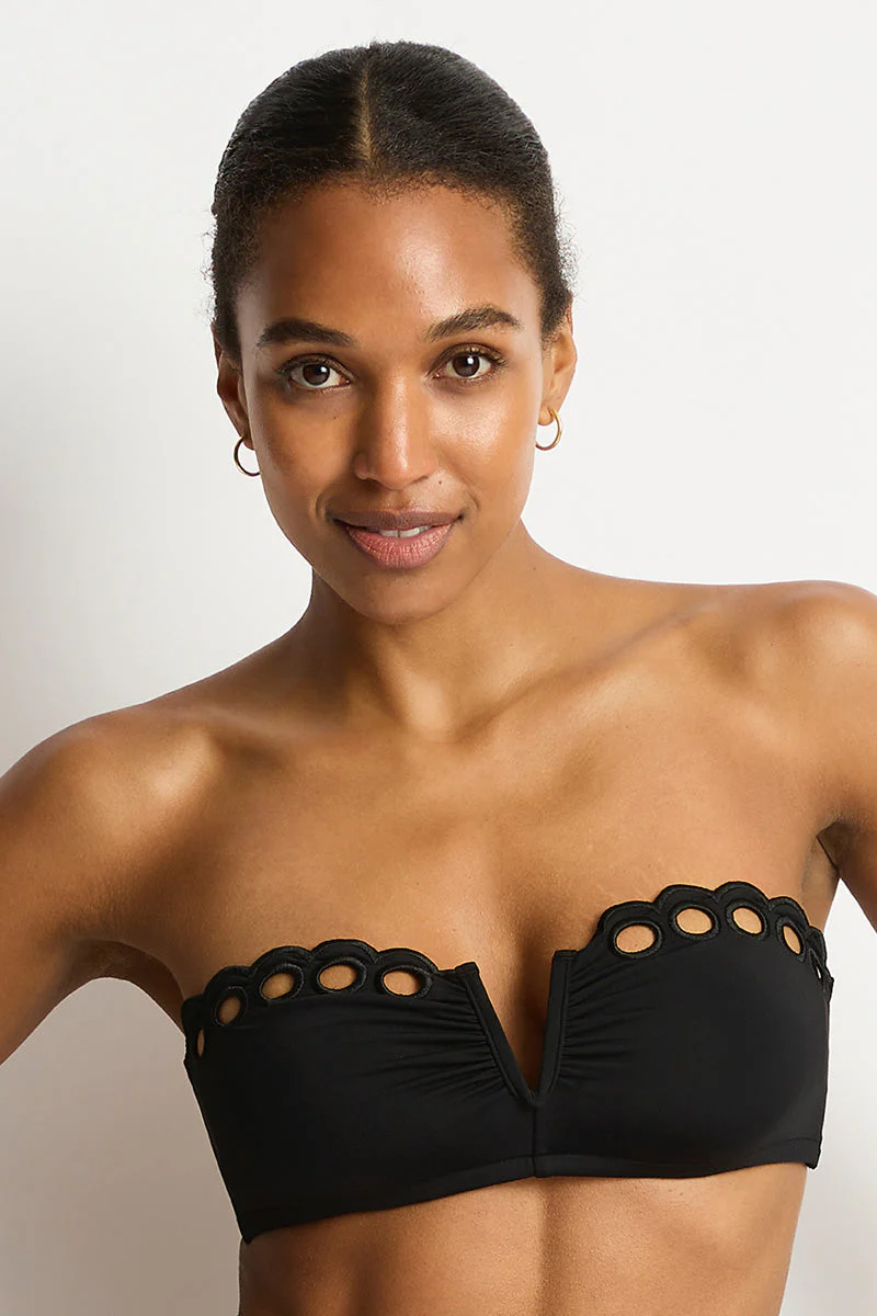 S56_SL3066ENVBARBANDEAUBLACKSL4009ECOREGULARBIKINIPANTBLACK_2_25133_Bond_Eye_Sealevel_D2_1609_TC_cropped.jpg.jpg
